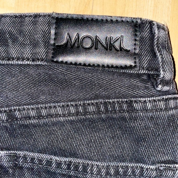 Monki ASOS Taiki Badge Mom Jeans size 24 gently preloved - Picture 11 of 11